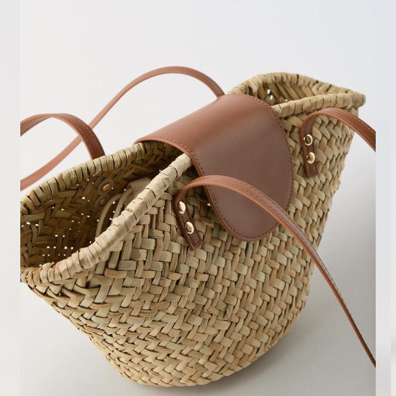 Sac à bandoulière en paille d'herbe naturelle avec coutures en similicuir, sac de plage de vacances, sac tissé en rotin assorti