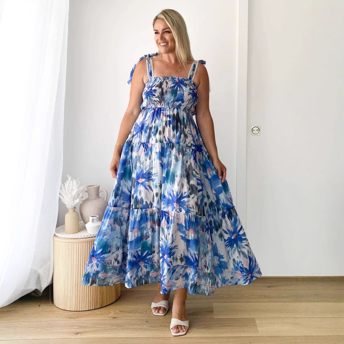 Robe longue imprimée florale à bretelles, taille smockée élastique, bretelles nouées et large jupe évasée Printemps-Été