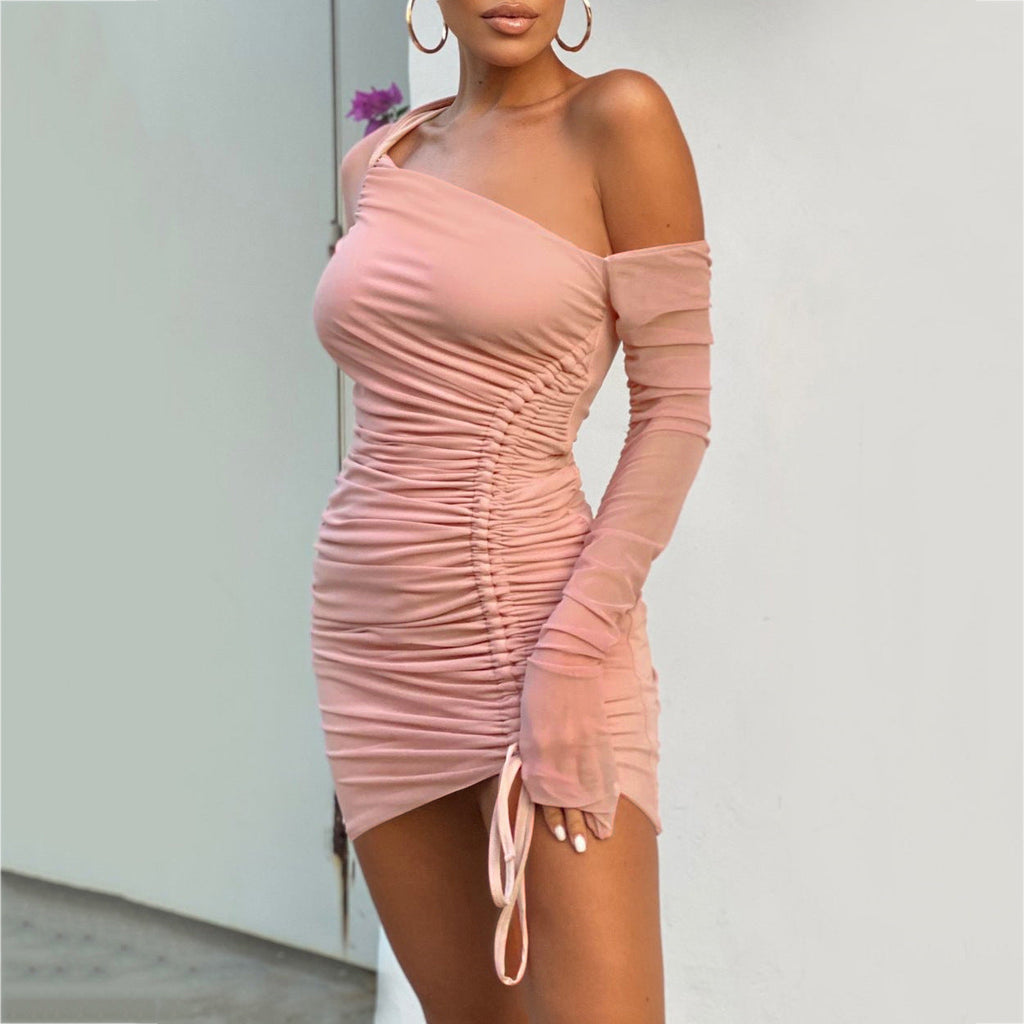 Sommerliches sexy Netz-Kleid mit schrägen Schultern, schulterfrei, langen Ärmeln und durchsichtiger Plissierung