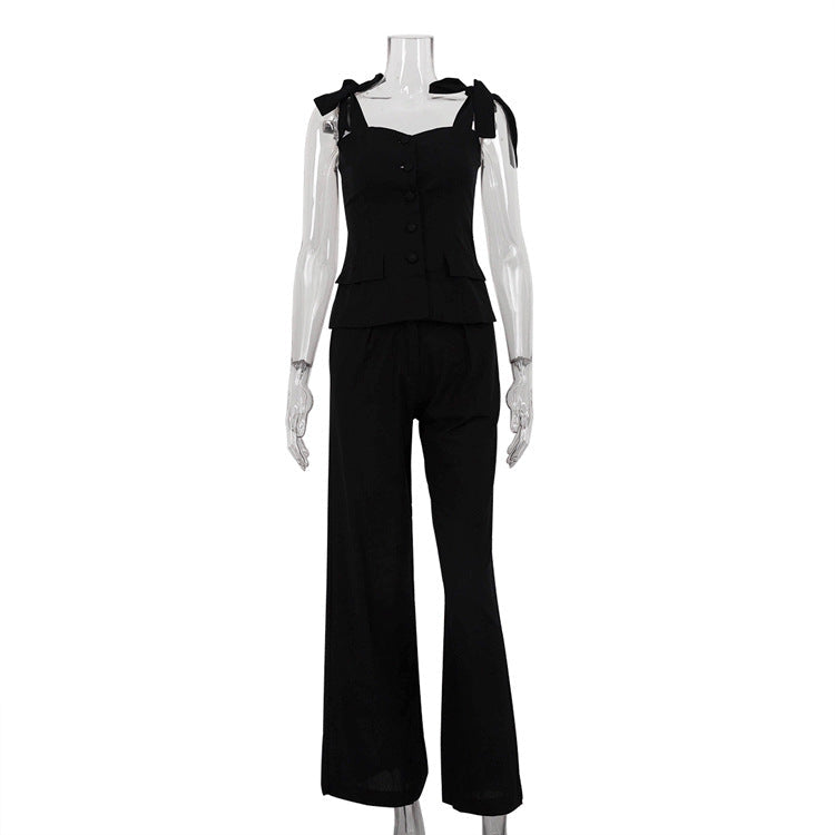 Ensemble deux pièces printemps-été : haut bandeau noir et pantalon taille haute large