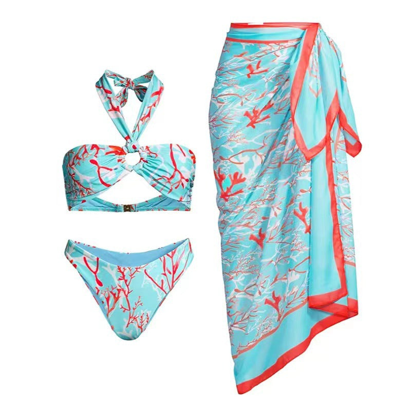 Ensemble de maillots de bain trois pièces avec haut de bikini licou, jupe en gaze imprimée et fentes, sexy