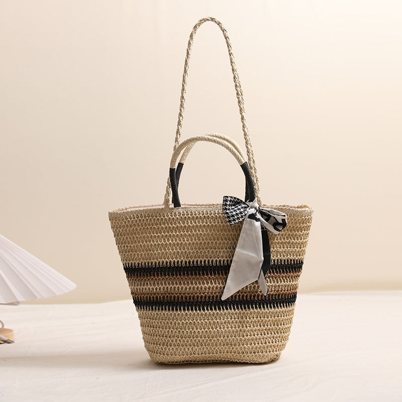 Gestreifte Schulterstrohtasche Seidenschal gewebte Tragetasche Damen Strandtasche für den Urlaub am Meer