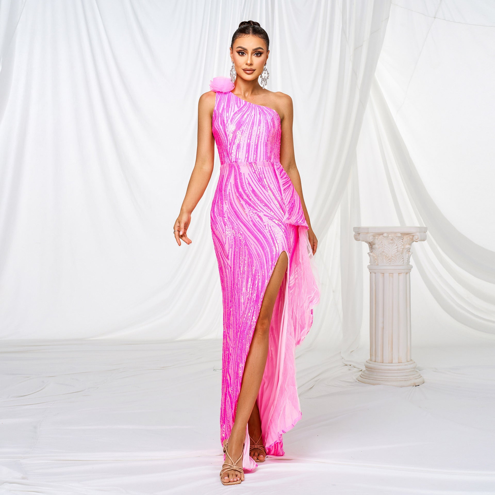 Damenkleid, One-Shoulder, diagonaler Kragen, schmale Passform, Etui, Pailletten, geschlitzt, Cocktail-Abendkleid
