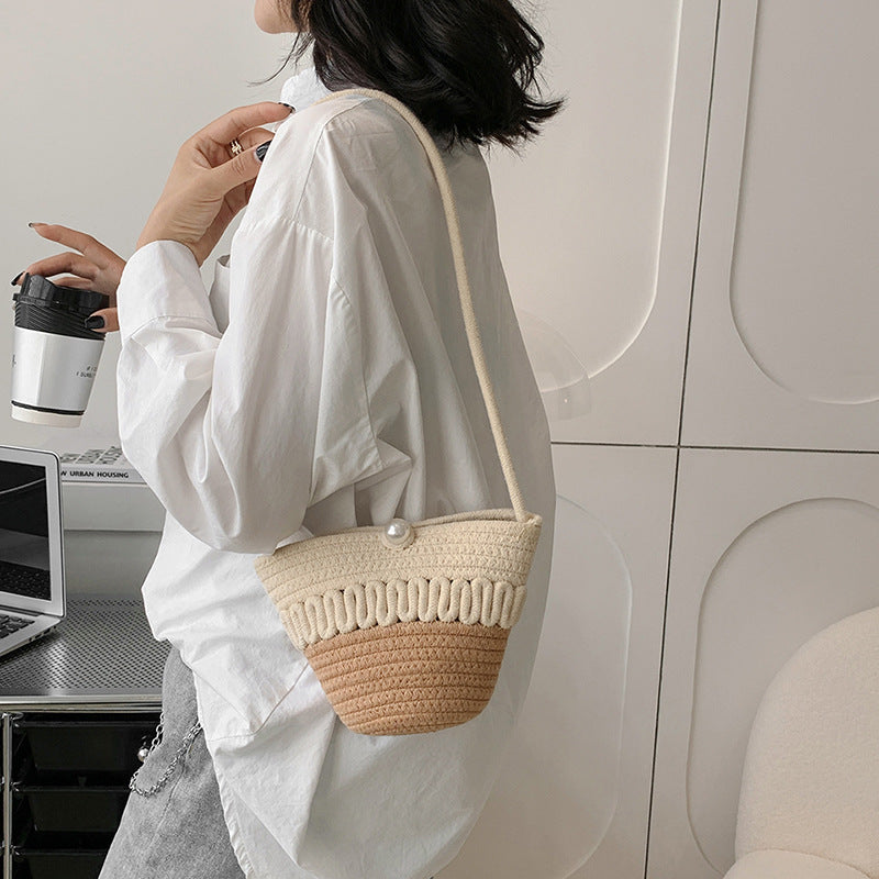 Umhängetasche aus Stroh Baumwollfaden gewebte Tasche Handy Wechselgeldschlüssel Etui Ausgeschnittene Baumwollfaden gewebte Tasche Lässige Süße Damen