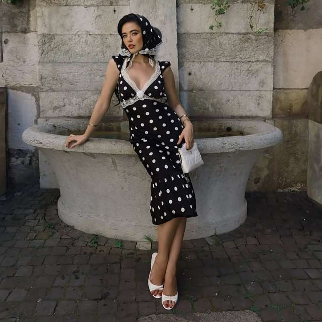 Vêtements pour femmes Automne Élégance Rétro Col en V Coupe ajustée Sexy Robe dos nu en dentelle à pois Femmes