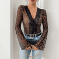Sexy Jumpsuit mit Schlagärmeln, Spitzenapplikationen und Leoparden-Mesh