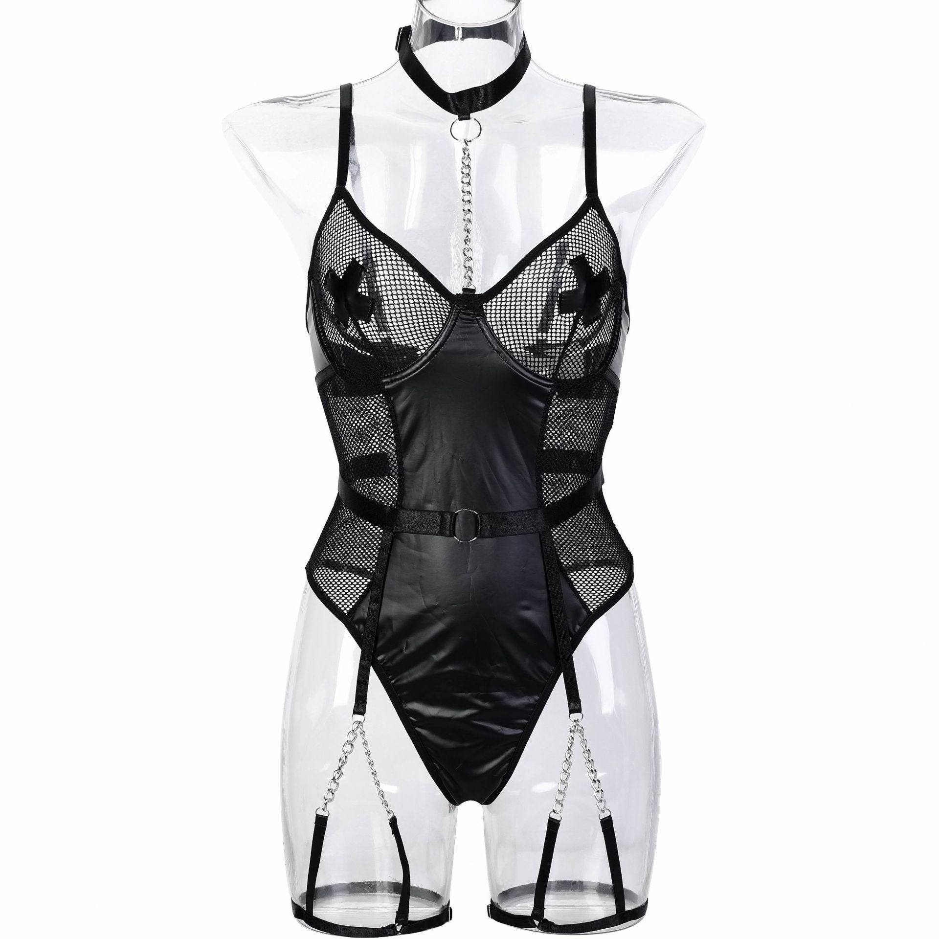 Combinaison sexy à chaîne lourde, en similicuir, avec surpiqûres en cuir, maille ajourée, découpes, effet de perspective et autocollants en croix