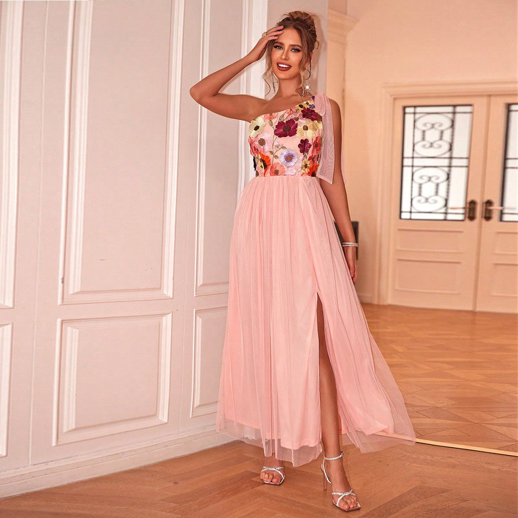Robe de soirée asymétrique fendue brodée florale sexy pour femme.