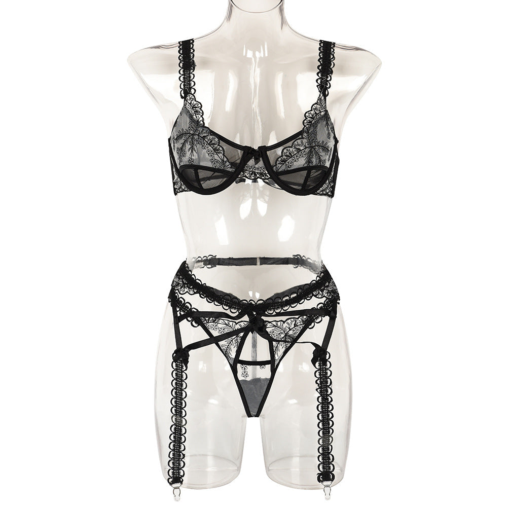 Sexy dreiteiliges Set mit Frühlingsstickerei, Mesh-Nähten, süßen Spitzen-Schulterträgern und Taillenverschluss-Unterwäsche