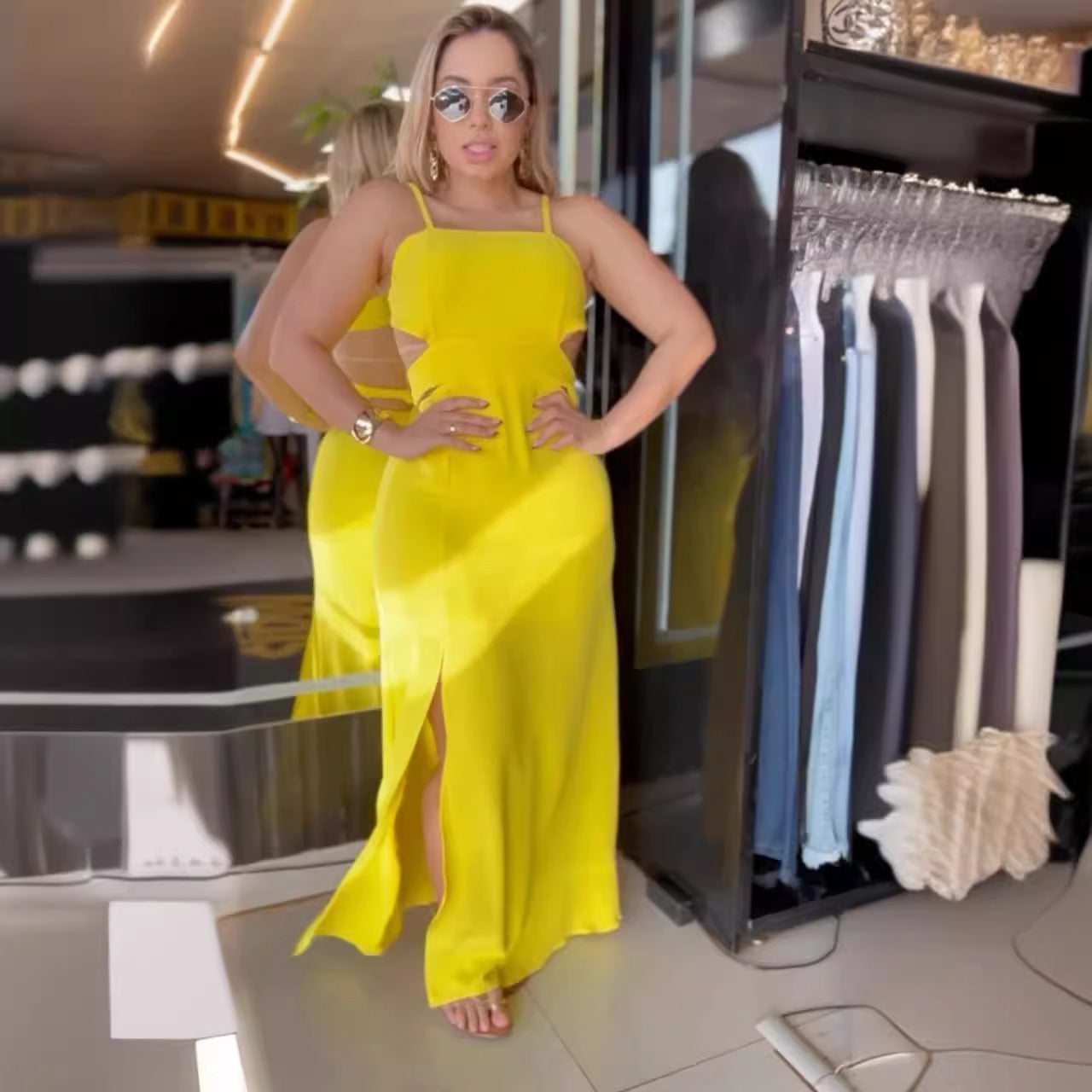 Robe fendue sans manches à bretelles unies et dos nu pour femme