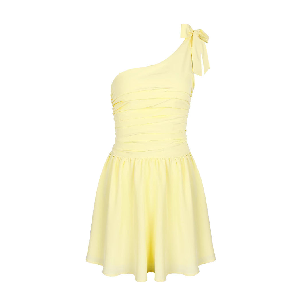 Frauen tragen schräge schulterfreie Schleifen Falten Slim Sommerkleid Frauen gelbes süßes, würziges Kleid