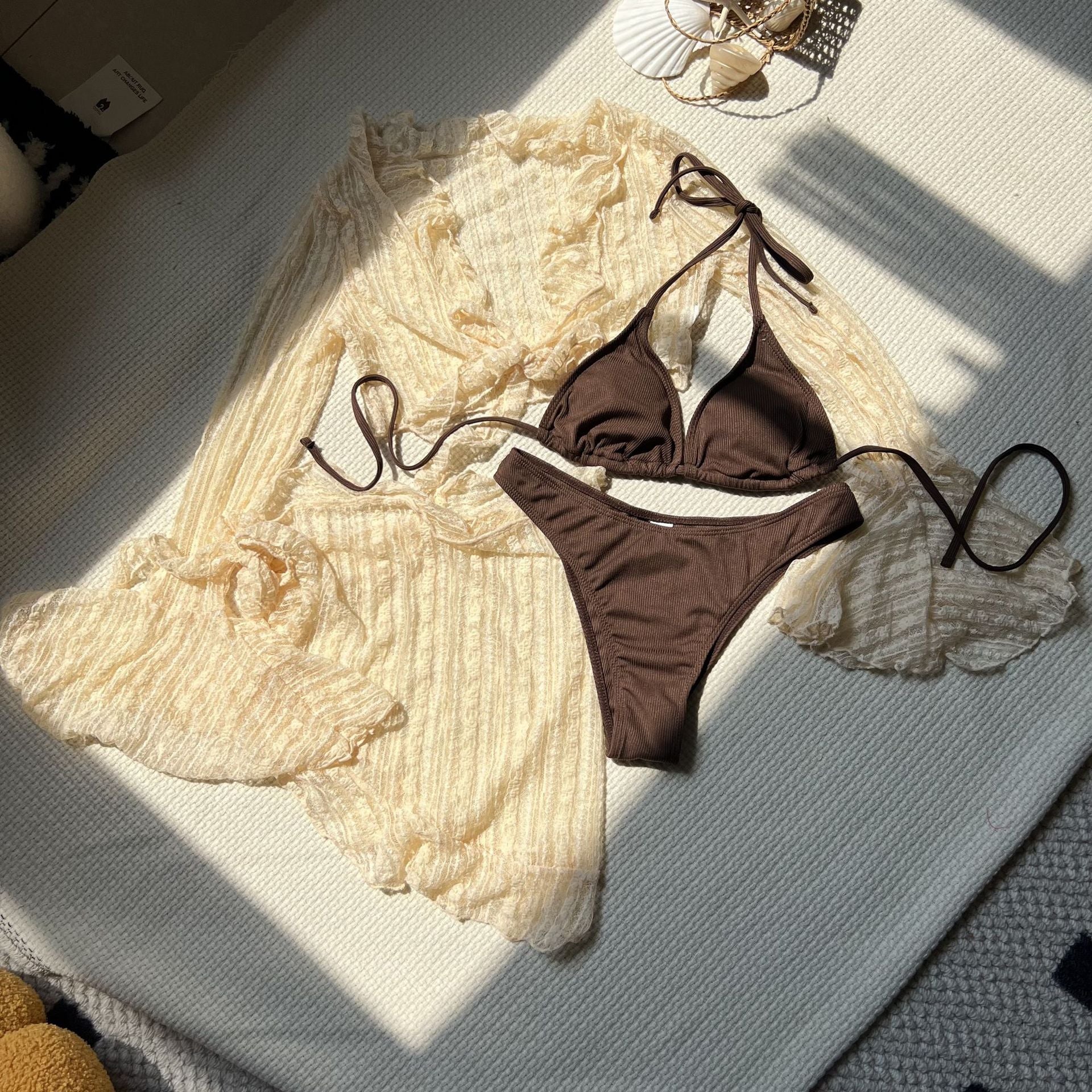 Sexy vierteiliger Bikini mit Spitzenbesatz und Netzeinsätzen