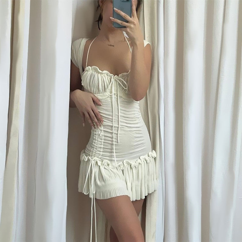 Sommerliches, sexy französisches Kleid mit tiefem, eckigem Ausschnitt, Neckholder, Schnürdesign und kurzen Ärmeln, plissiertes Kleid für Damen