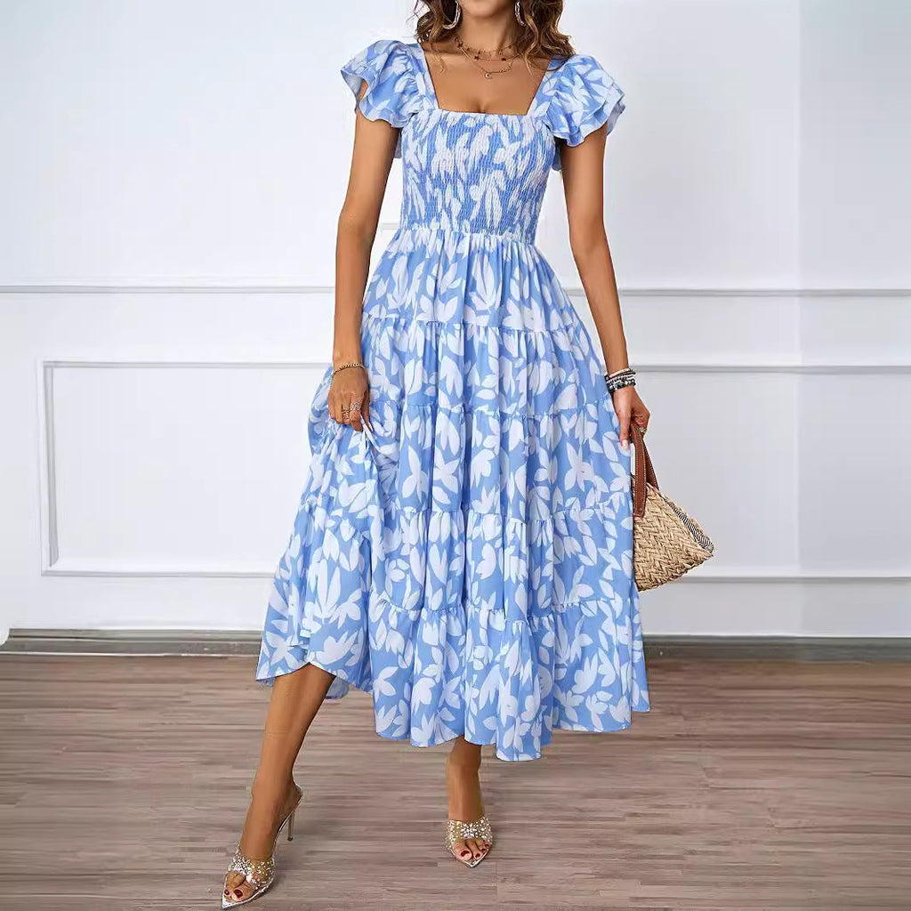 Elegantes böhmisches bedrucktes Kleid mit eckigem Ausschnitt, Plissee und Rüschenärmeln