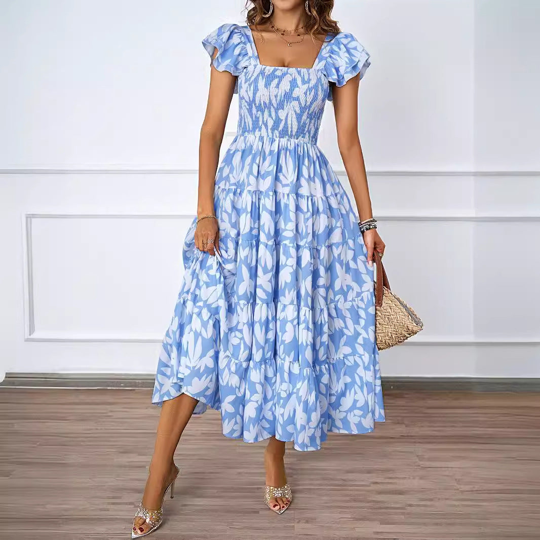 Elegantes böhmisches bedrucktes Kleid mit eckigem Ausschnitt, Plissee und Rüschenärmeln