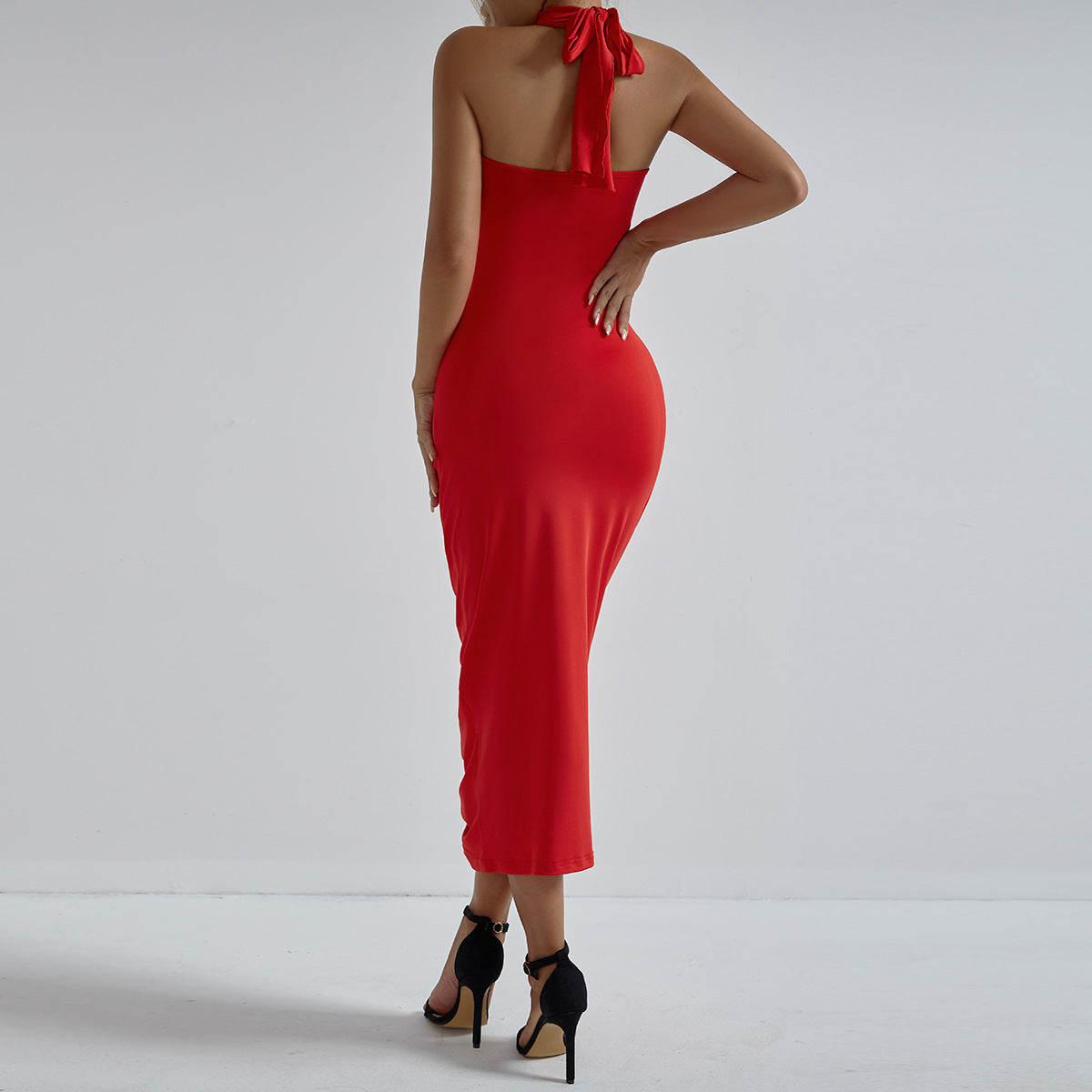 Robe élégante fleurie croisée à col licou évidée, découpée, poitrine flatteuse, plissée aux hanches pour femme, idéale pour les vacances