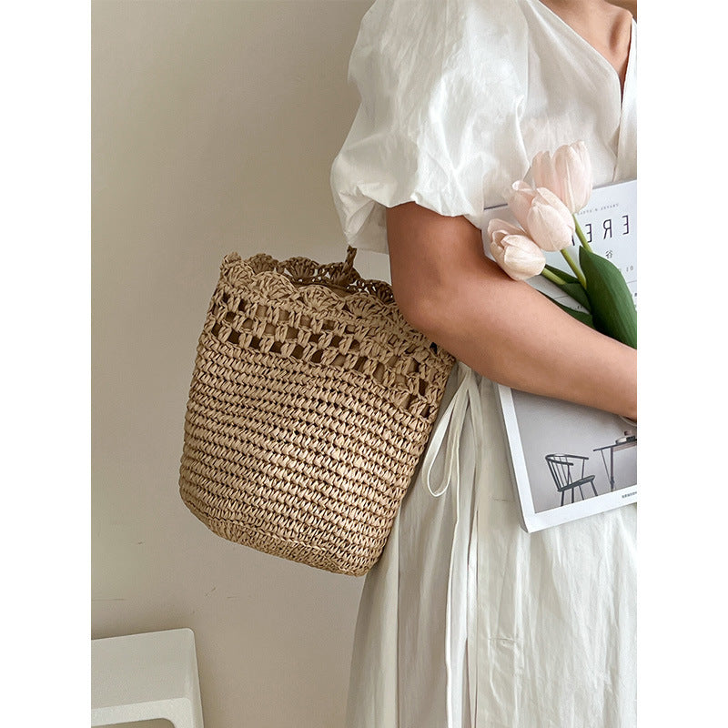 Sac bandoulière en raphia creux découpé en dentelle Sac de paille tressé Sac de plage pour les vacances Sac pour femmes