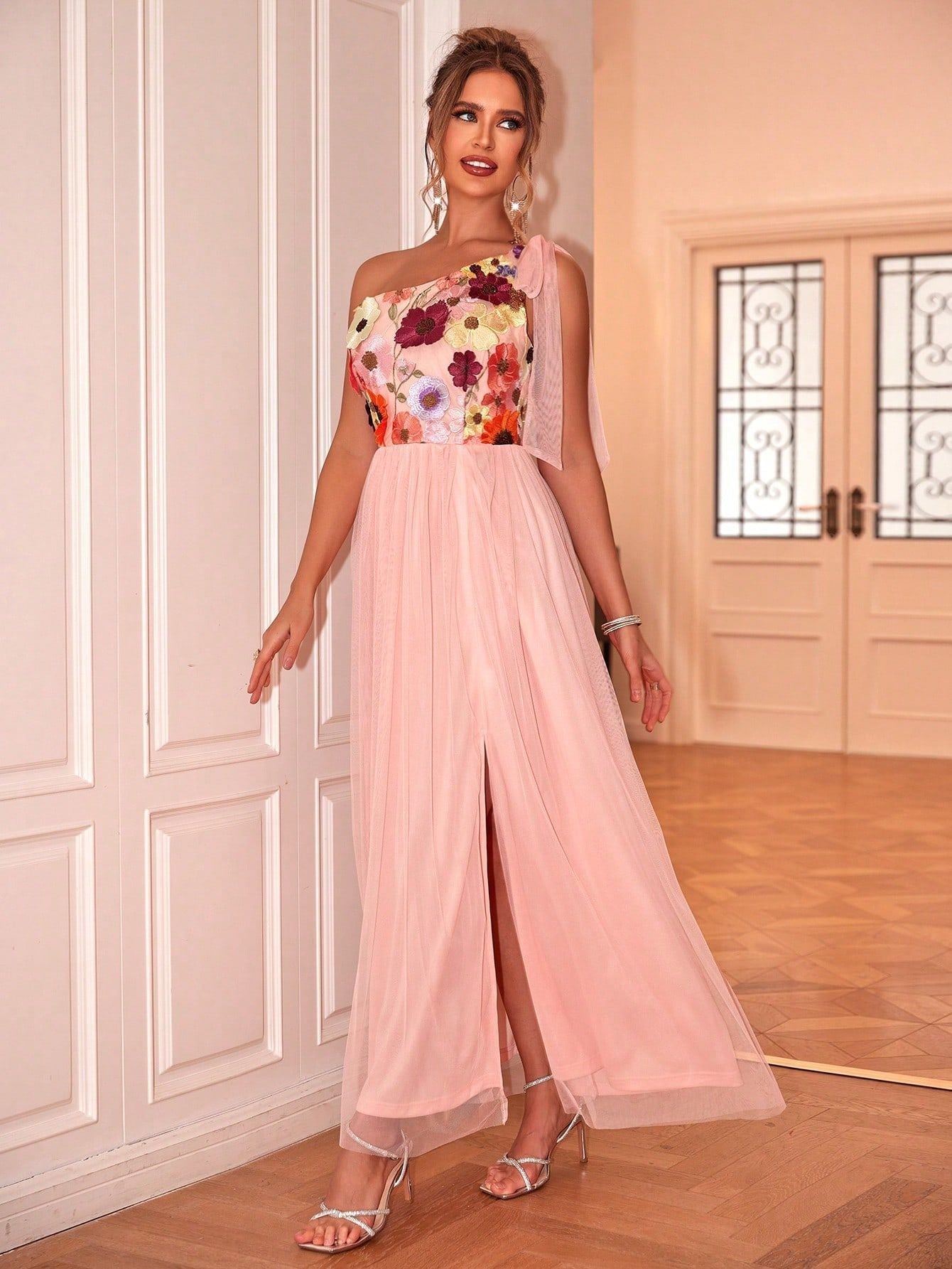 Robe de soirée asymétrique fendue brodée florale sexy pour femme.