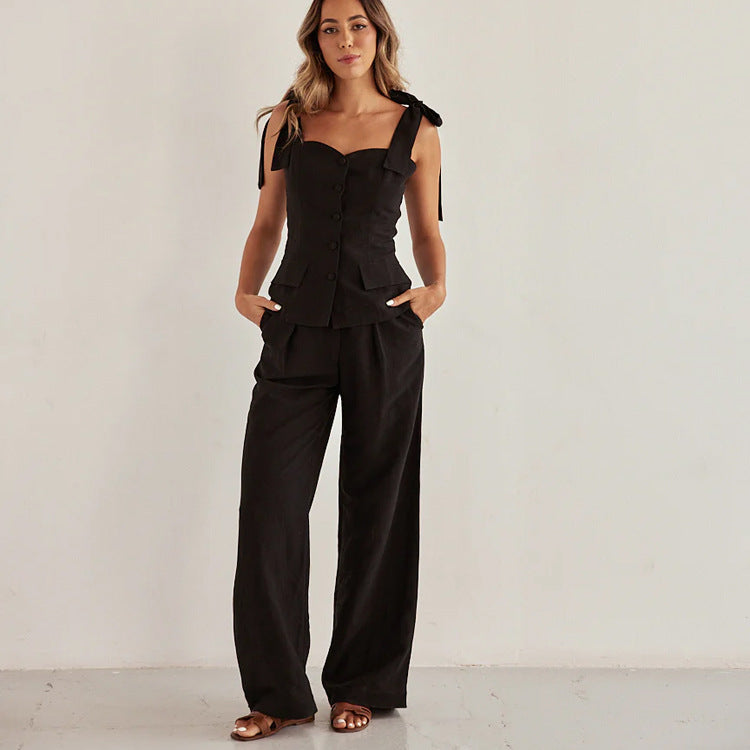 Ensemble deux pièces printemps-été : haut bandeau noir et pantalon taille haute large