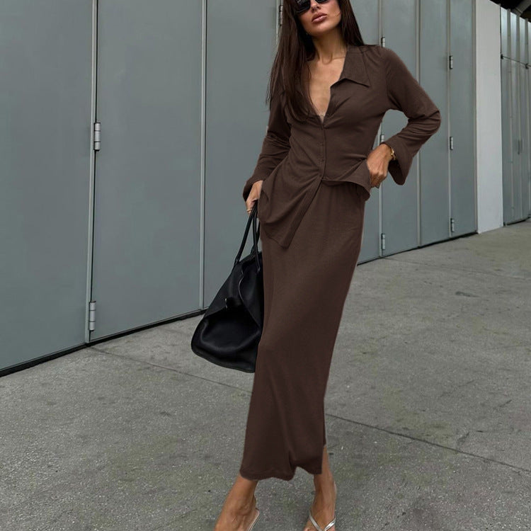 Ensemble deux pièces jupe et haut cardigan à col et manches évasées pour femme