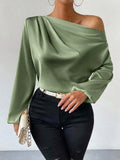 Asymmetrisches Langarmshirt für Damen mit schräger Schulterpartie, Pullover aus einfarbigem Satin