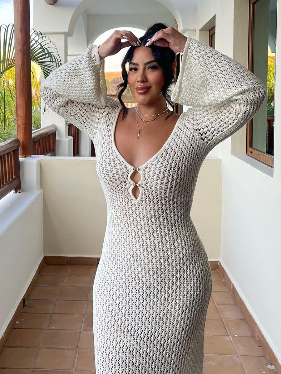 V-Ausschnitt, ausgeschnittenes, sexy Strickkleid, eng anliegend, lange Ärmel, Herbst-Winter-Kleid