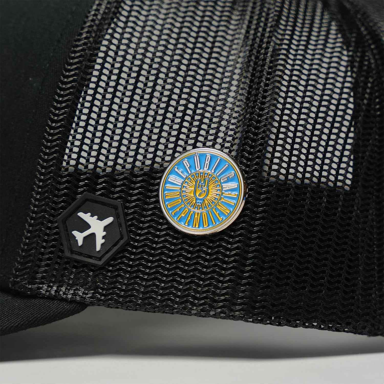 República Independiente Pin